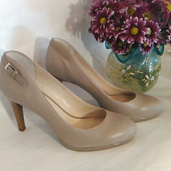 Franco Sarto Beige Leather Heels Old Money - Picture 1 of 12